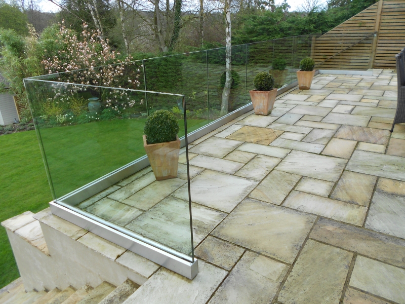 Outdoor glass balustrade systems